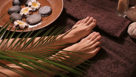 Scrub piedi professionale: la guida completa per piedi sempre morbidi e sani